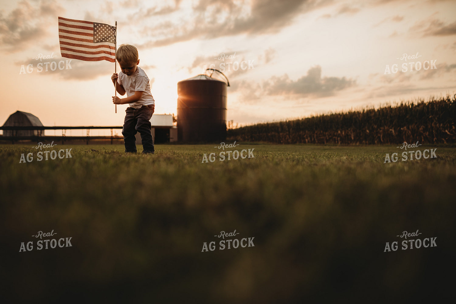 Farm Kids with American Flag 4637
