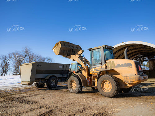Loader Loading Feed Wagon 70200