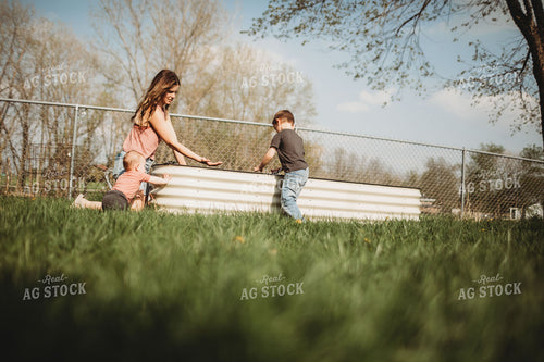 Farm Mom with Kids in Garden 5576