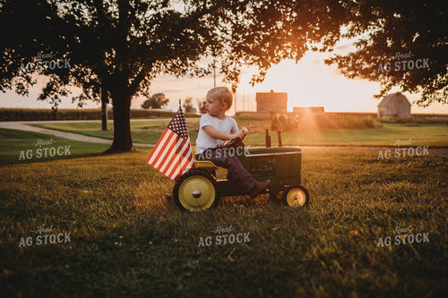 Farm Kids with American Flag 4641