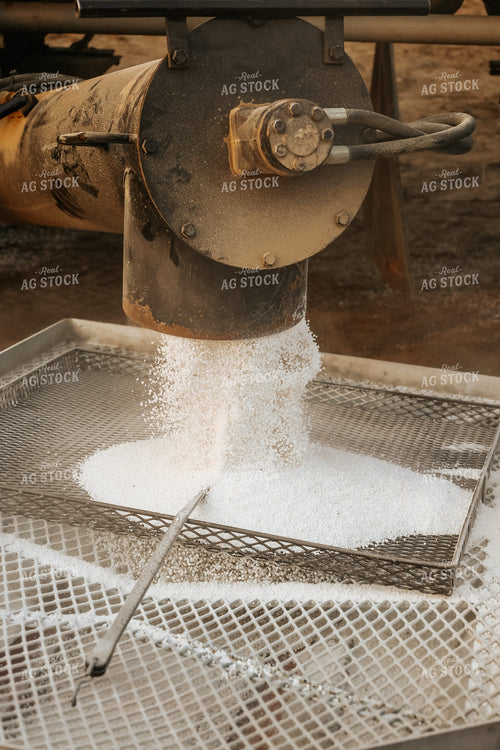 Loading Dry Fertilizer 187017