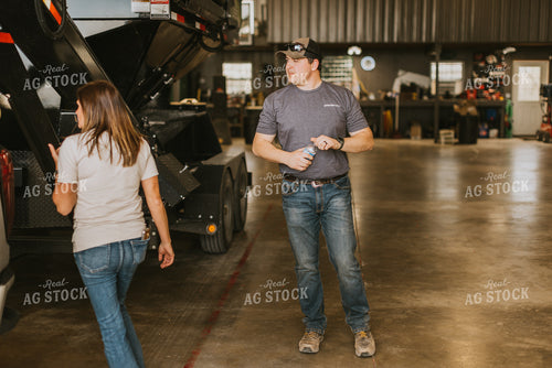 Farmers Talk in Shed 7608