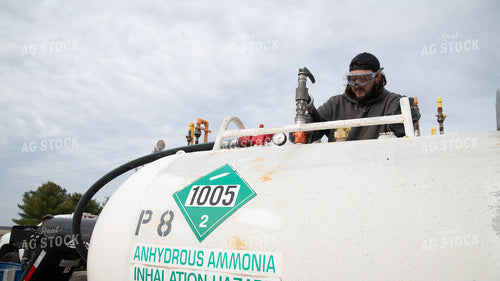 Input Supplier Loads Anhydrous Tanks 26228