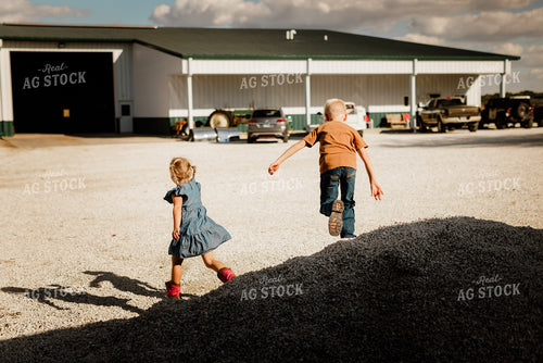 Farm Kids Playing 9352