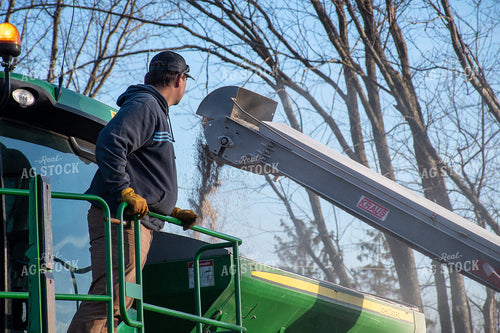 Loading Fertilizer Spreader 50458
