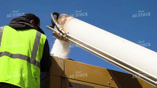 Filling Fertilizer Spreader 146037