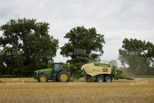 Baling Wheat Straw 296035