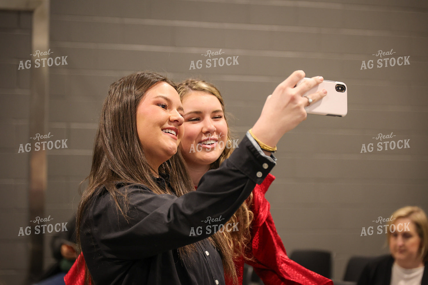 Farm Kids Take Selfie 52361