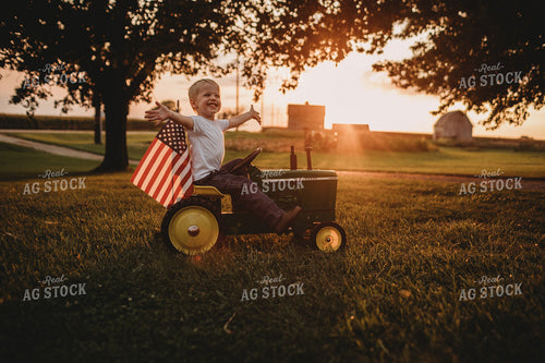 Farm Kids with American Flag 4640
