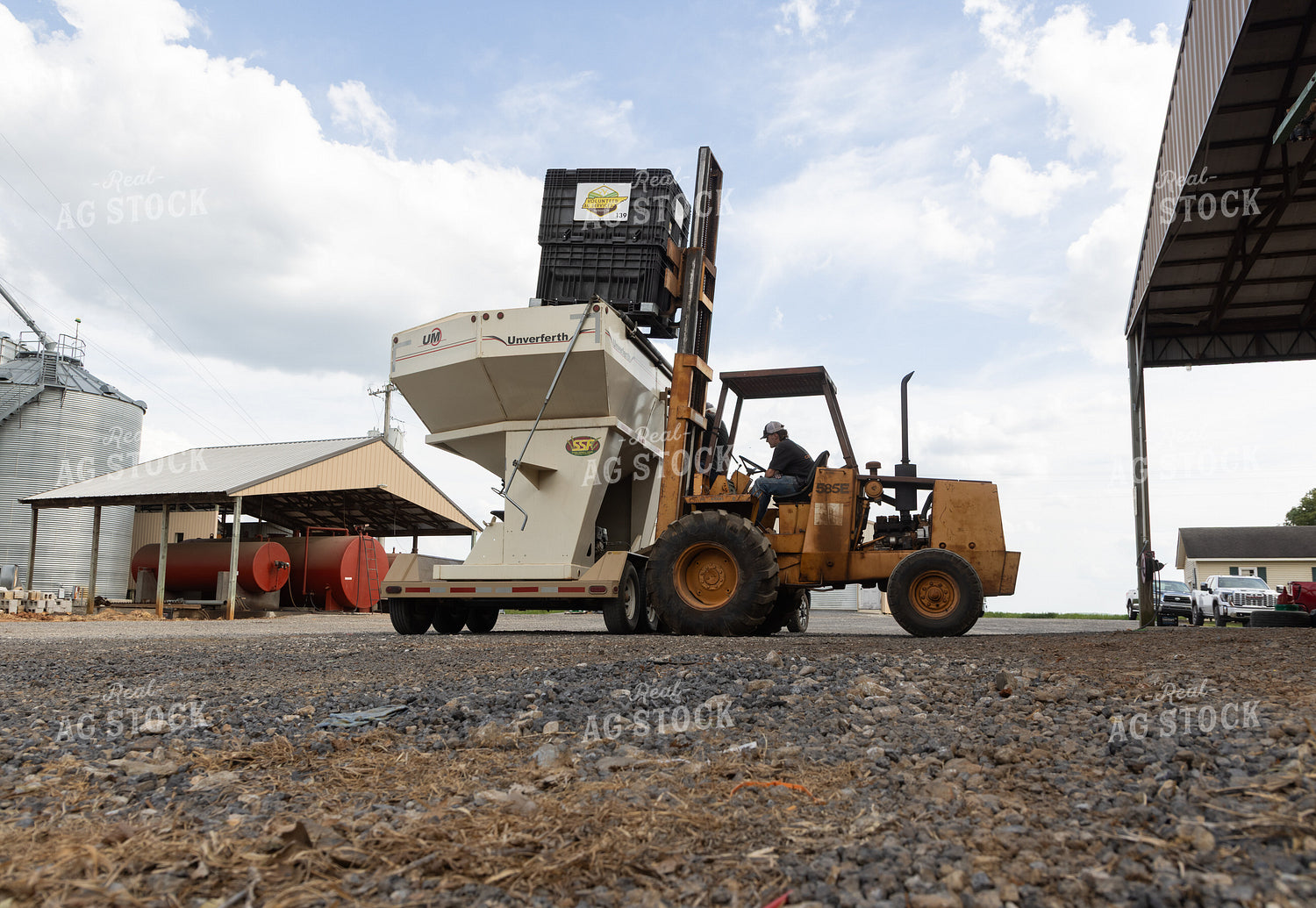 Loading Seed Tender 79795