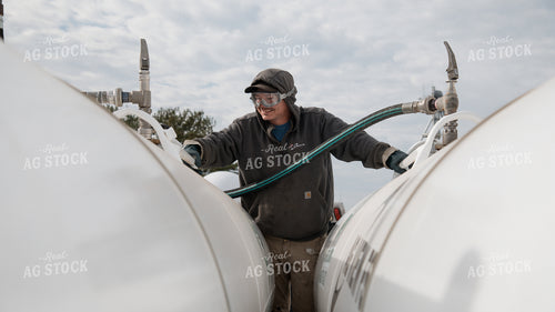 Input Supplier Loads Anhydrous Tanks 26246