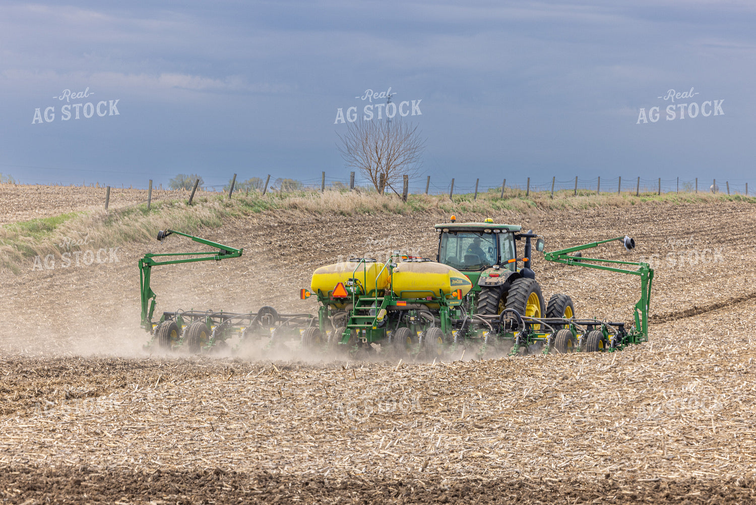 Tractor Planting Field 124020