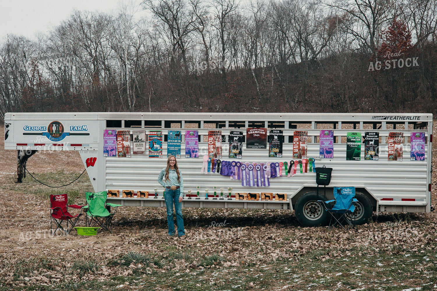 Girl with Cattle Trailer 194042
