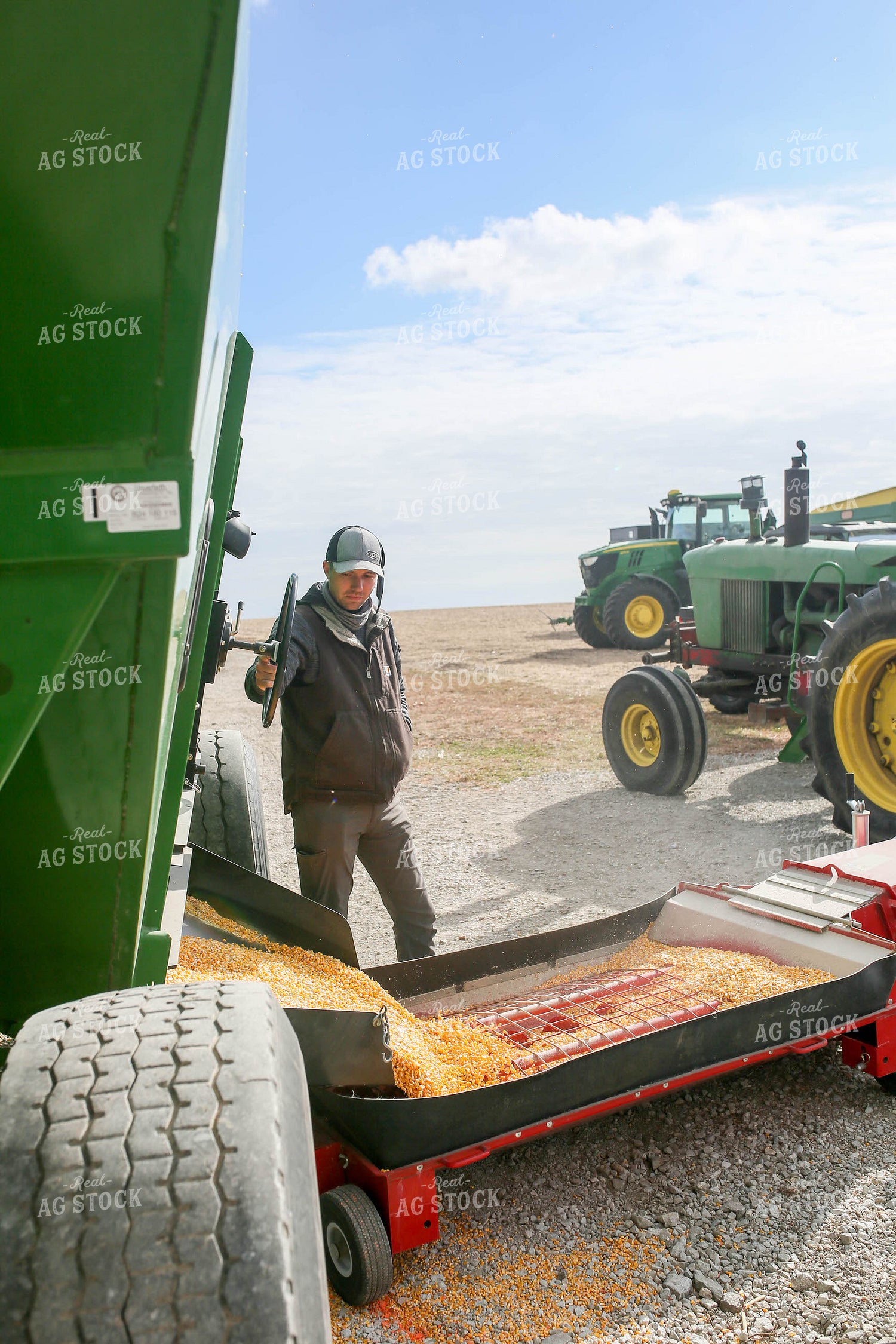 Dumping Corn in Sweep Auger 161061