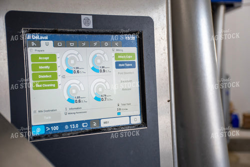 Robotic Milking Unit in Action 271029