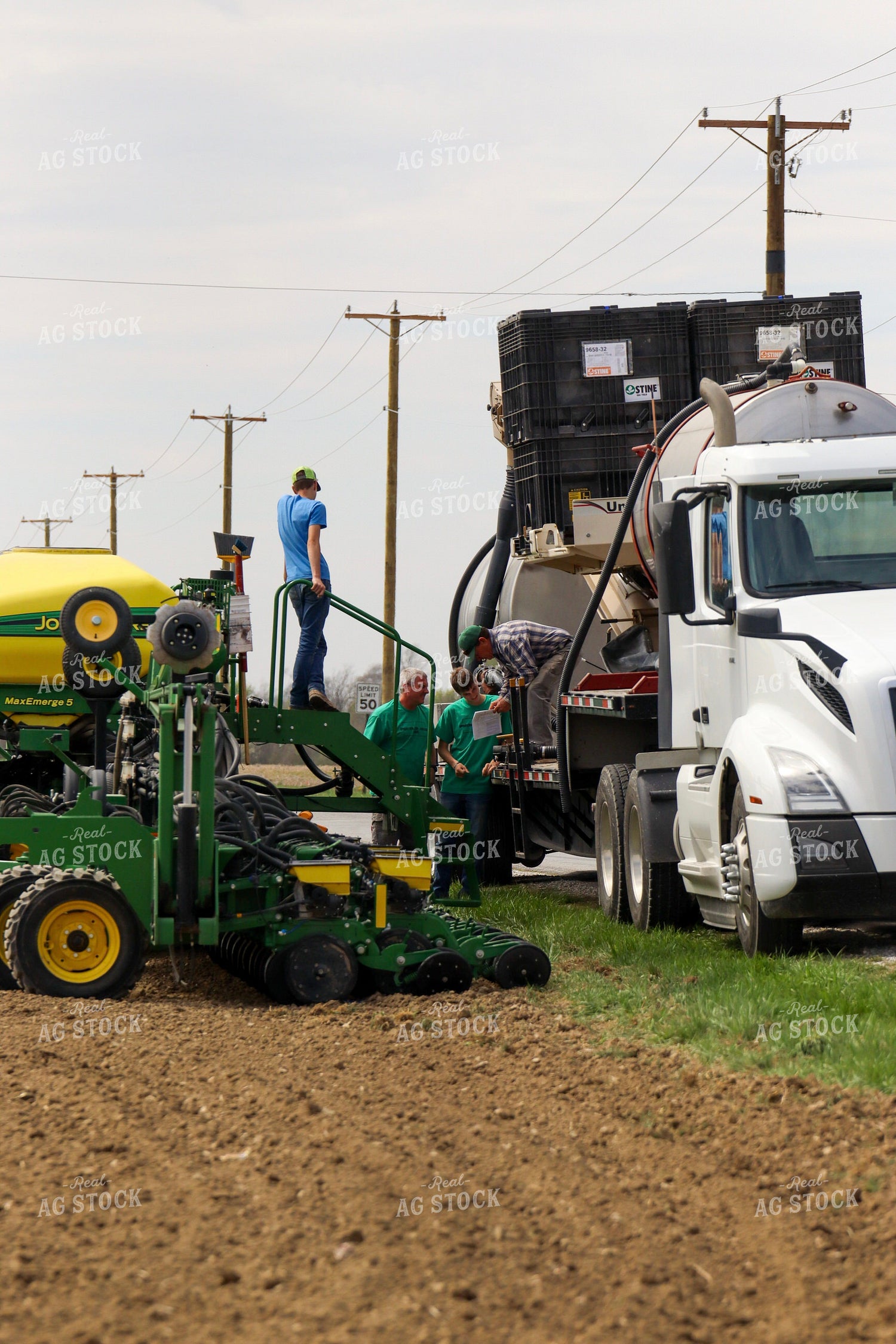 Farmers Loading Planter 109067