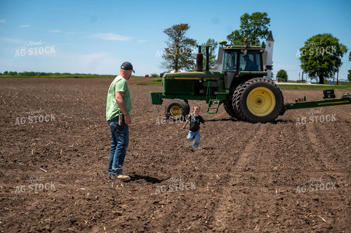 Farm Family Planting 115937