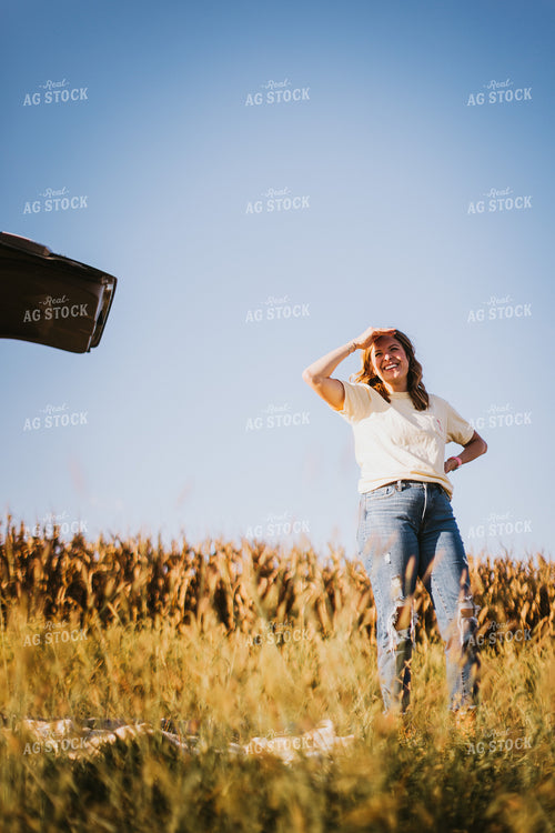 Podcaster in Field at Harvest 9369