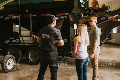 Farmers Talk in Shed 7590
