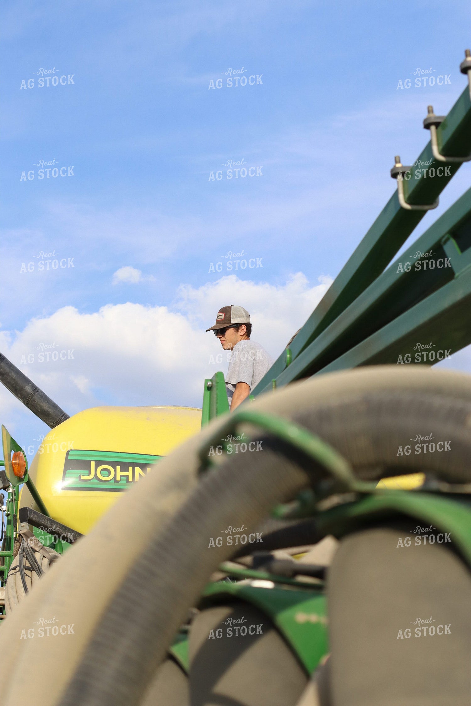 Farmer Filling Bulk Fill Planter 109181