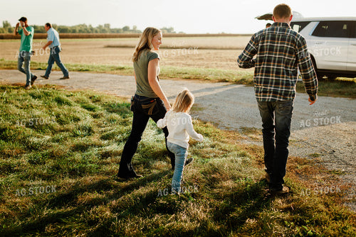 Farm Family Walking 9218