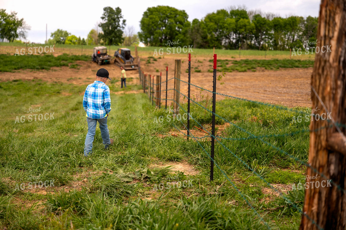 Farm Family Building Fence 115920