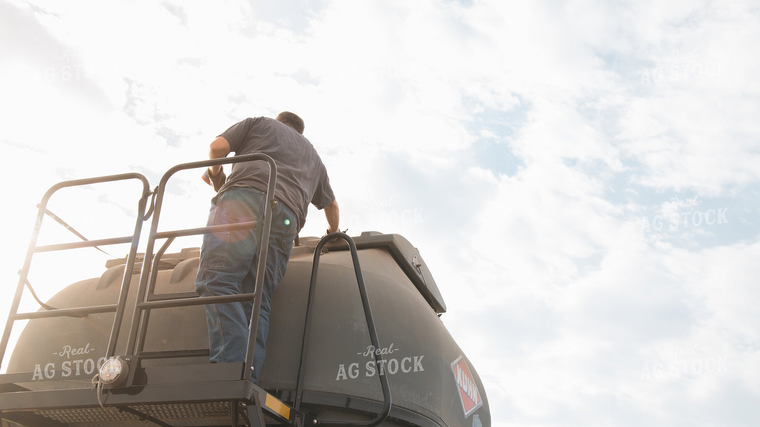 Loading Dry Fertilizer 26171