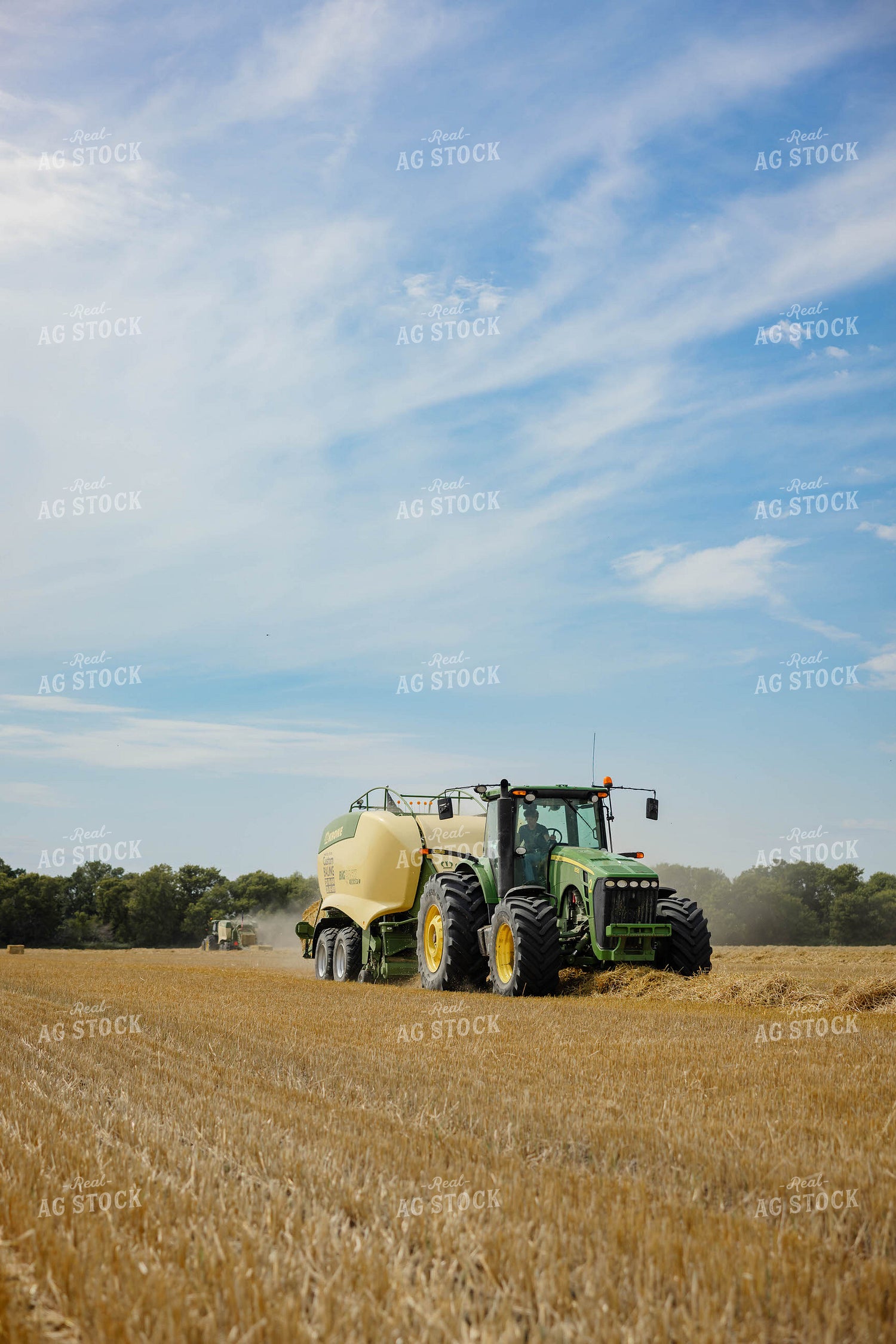 Baling Wheat Straw 296056