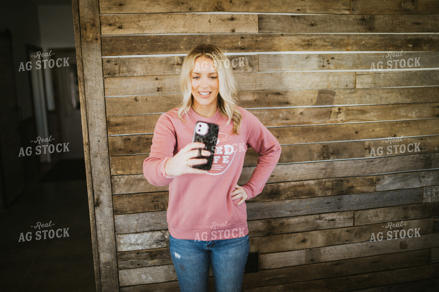 Influencer Creating Content 5319