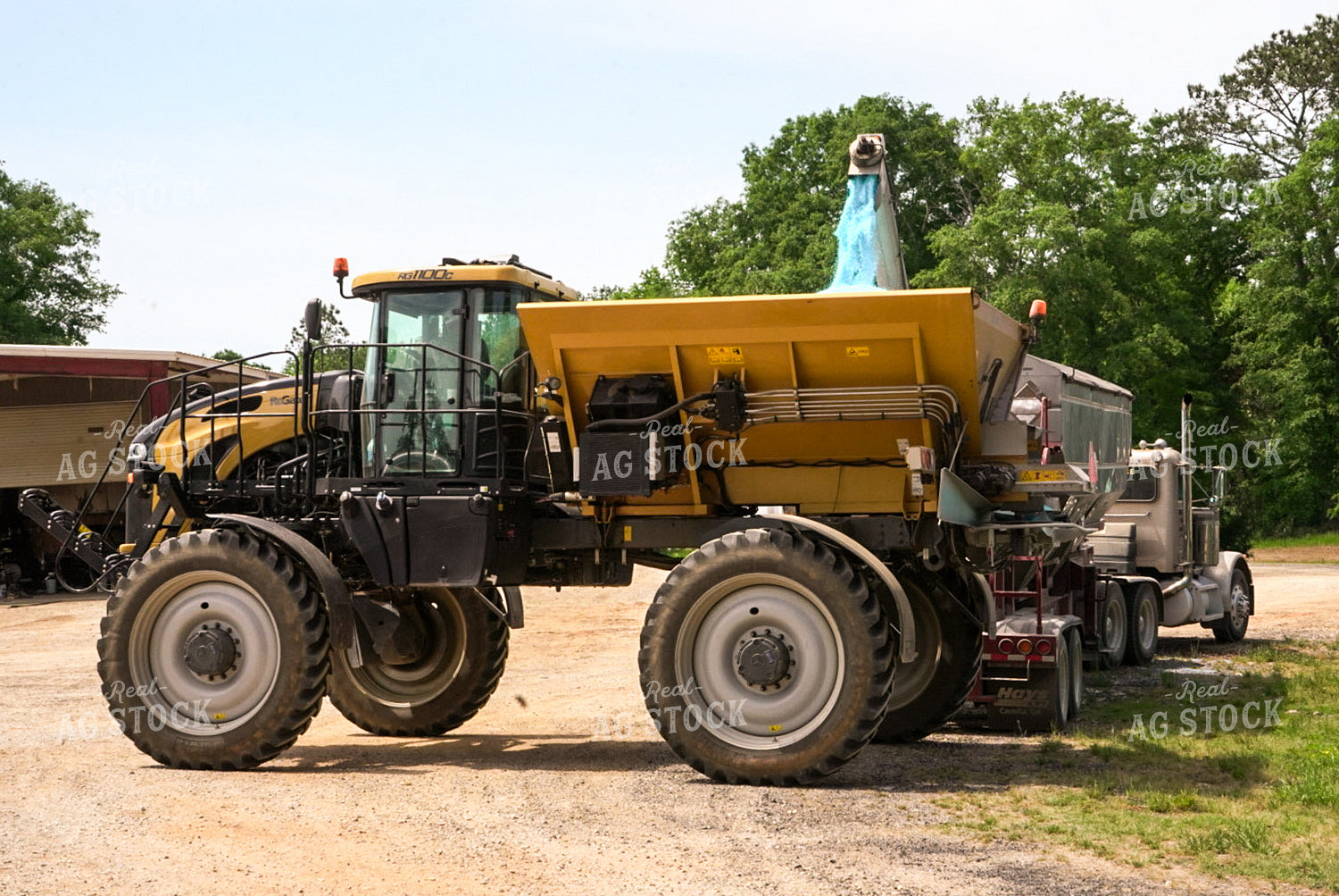 Loading Fertilizer Spreader 128137