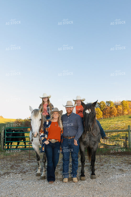 Ranching Family 52789