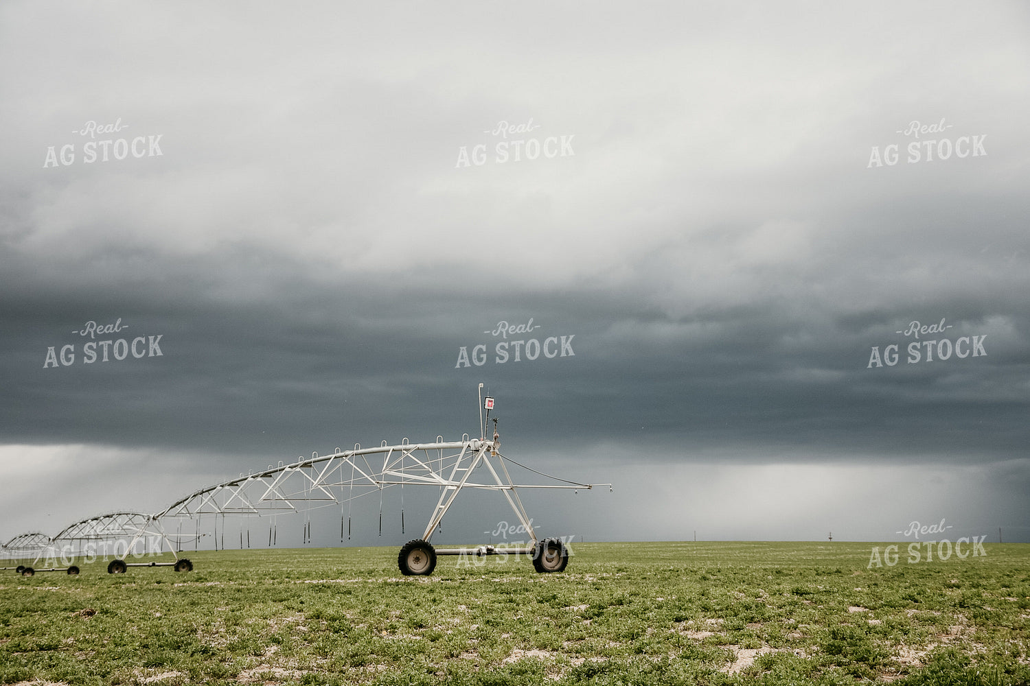 Irrigation Pivot with Storm Clouds 64023