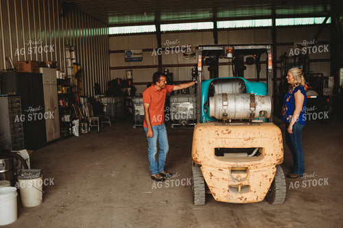 Farmer Talking to his Wife in Shop 4517
