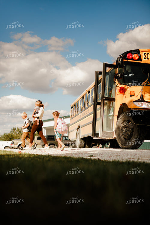 Farm Wife Greeting School Bus 9317
