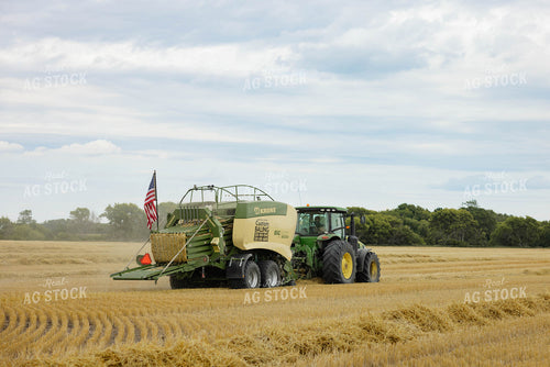 Baling Wheat Straw 296038
