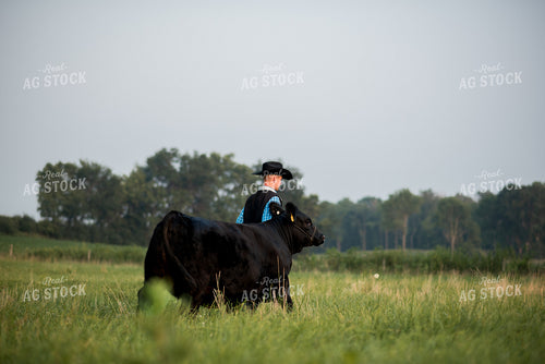 Farm Kid with Show Cow 76738