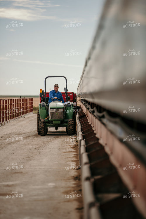 Farmer Dispensing Feed 98023