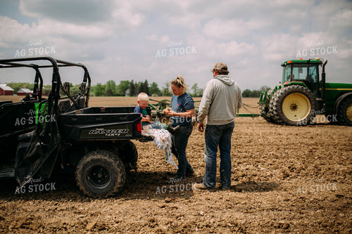 Farm Family Eating Field Meal 169085