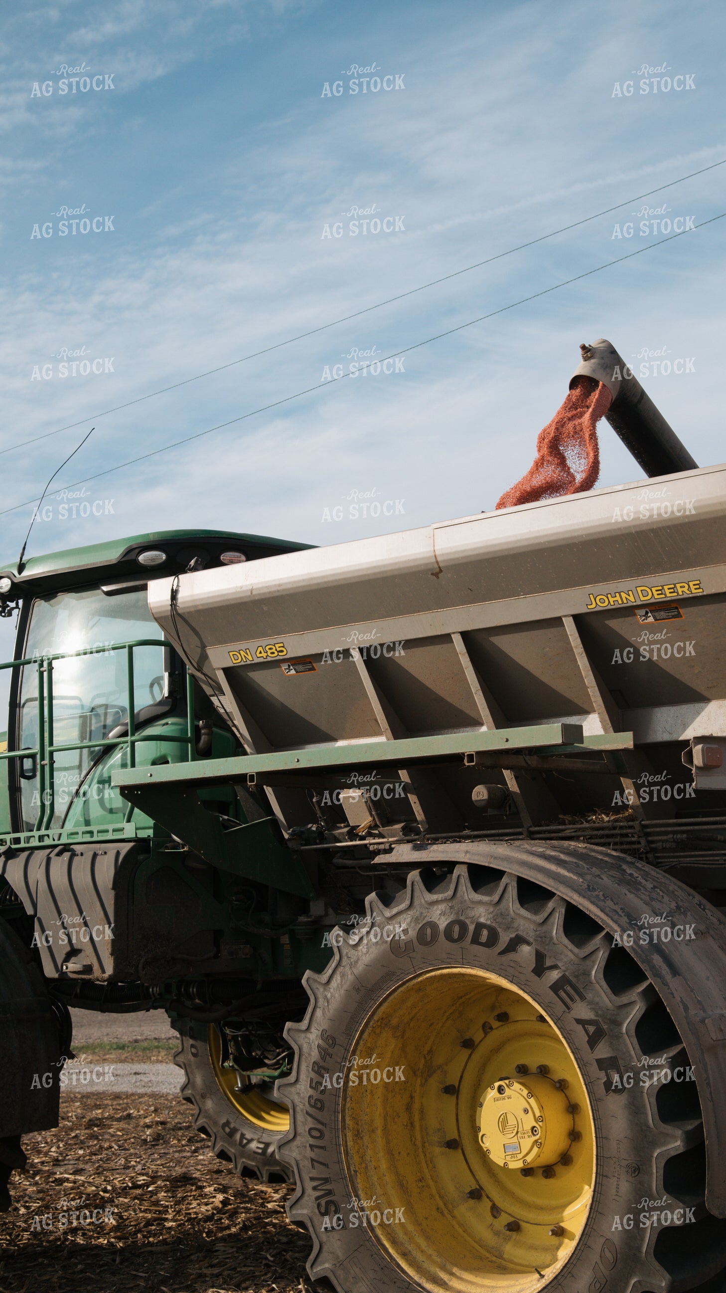 Loading Dry Fertilizer 26128