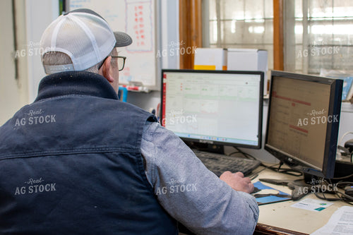 Farmer Using Computer 271017