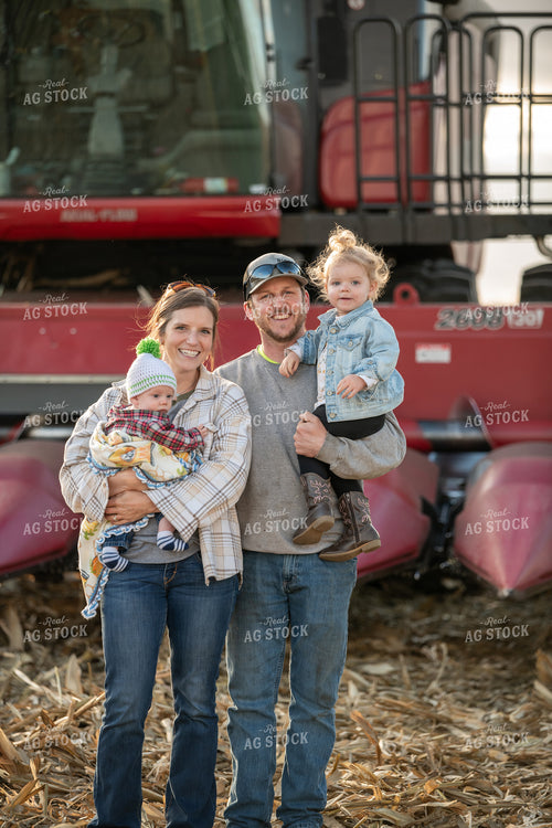 Farmers with Kids 76549