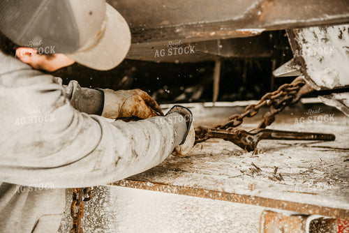Chaining Down Equipment 64113