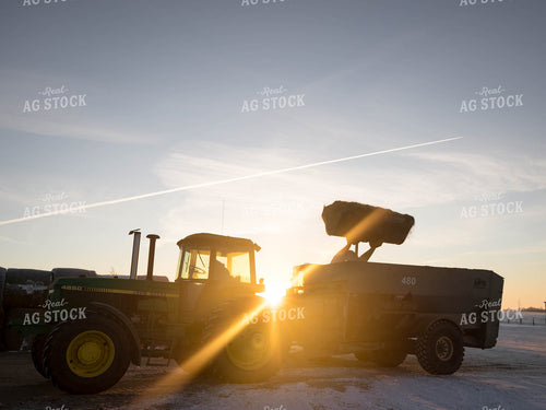 Loading Feed Wagon 70154