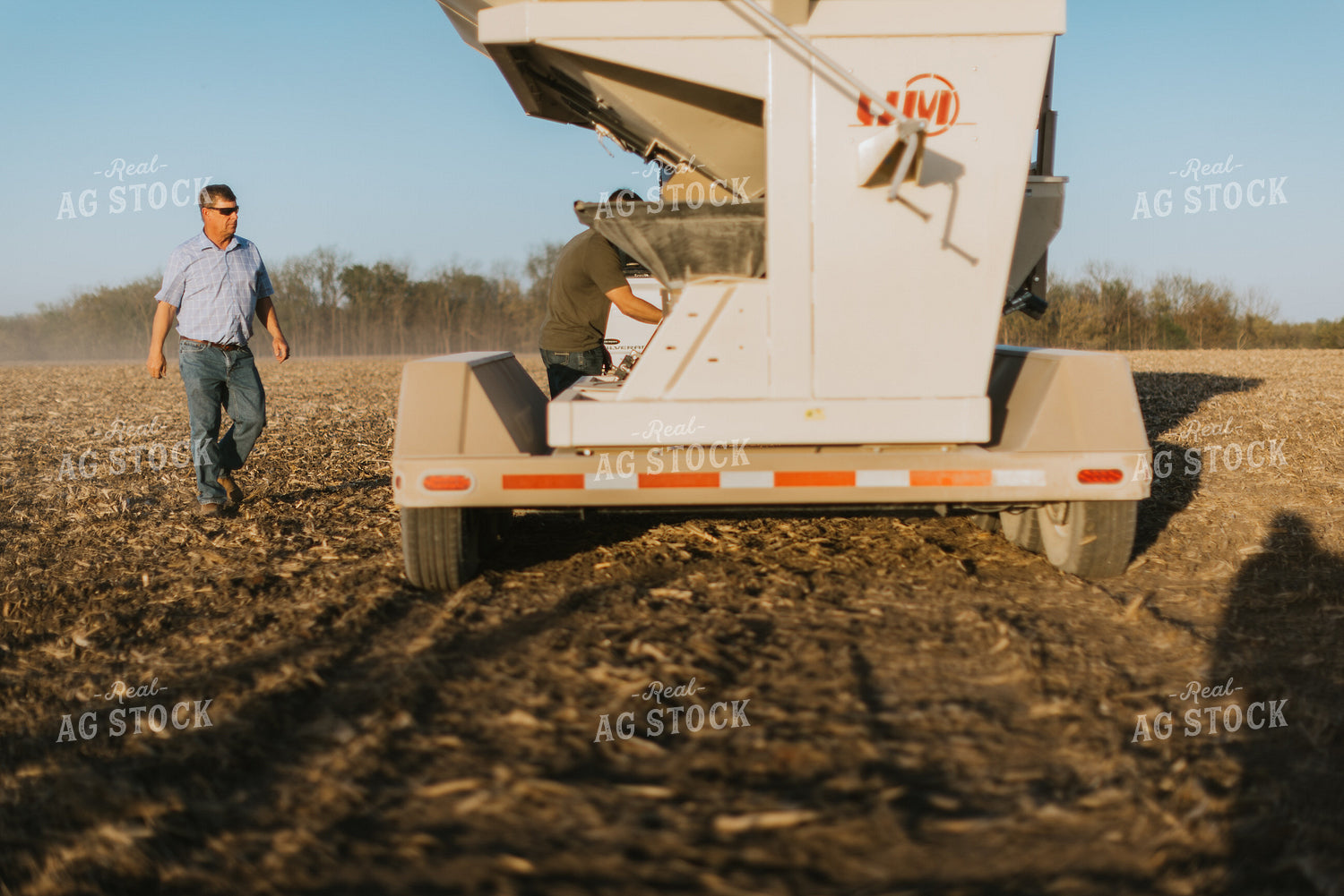 Farmers Prepare Seed Tender in Field 7692