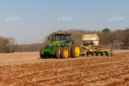 Tractor Strip-Tilling 79082