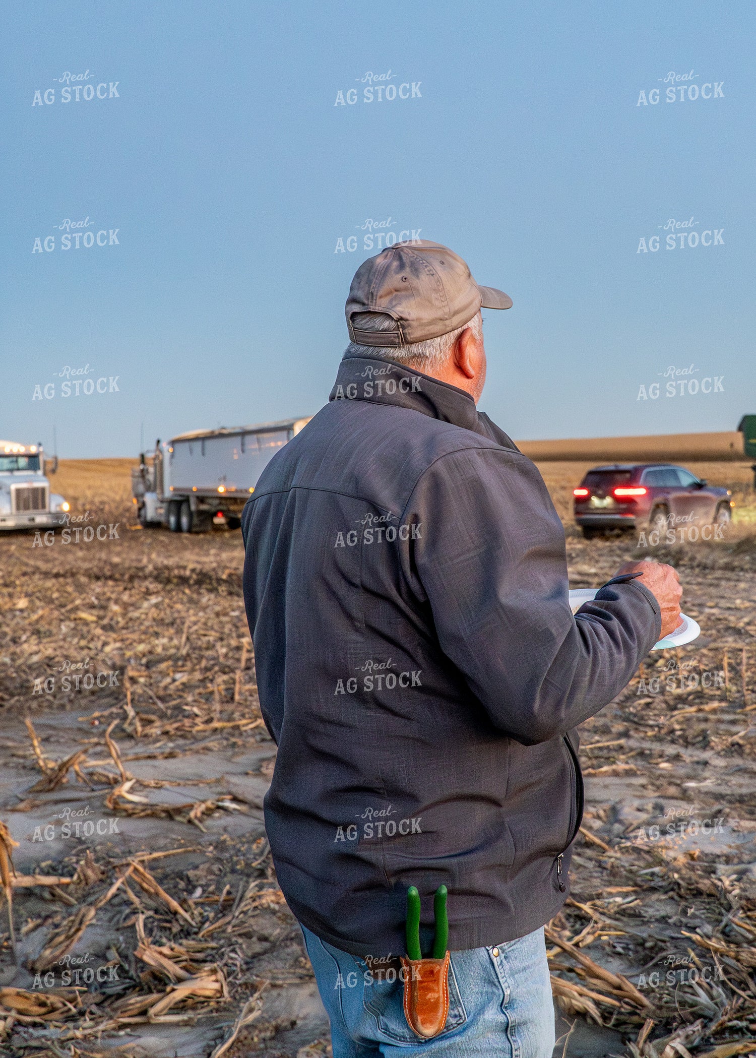 Farmer Eating Field Meal 65548