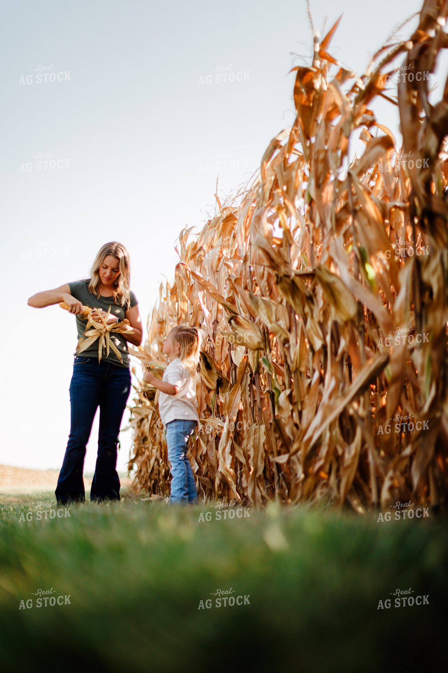 Female Agronomist with Kids 9204