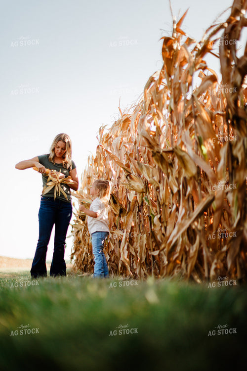 Female Agronomist with Kids 9204