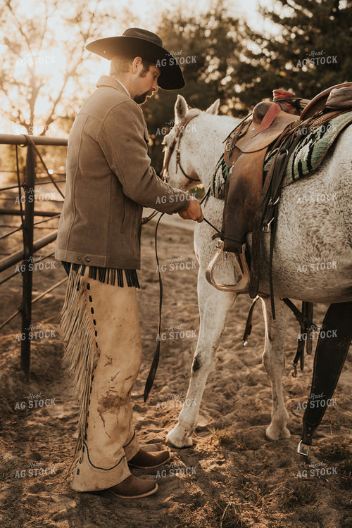 Cowboy Saddling Horse 61182