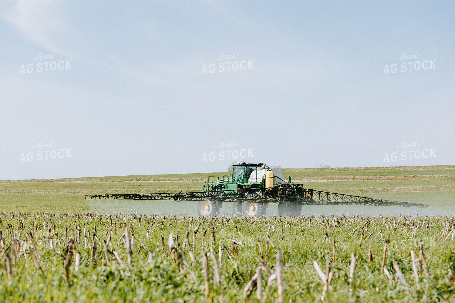 Sprayer in Field  77004